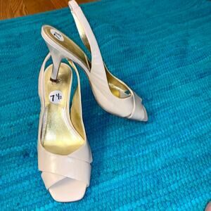 NEW TAHARI CLASSIC NUDE SLINGBACK OPEN TOE PUMPS HEELS 7.5